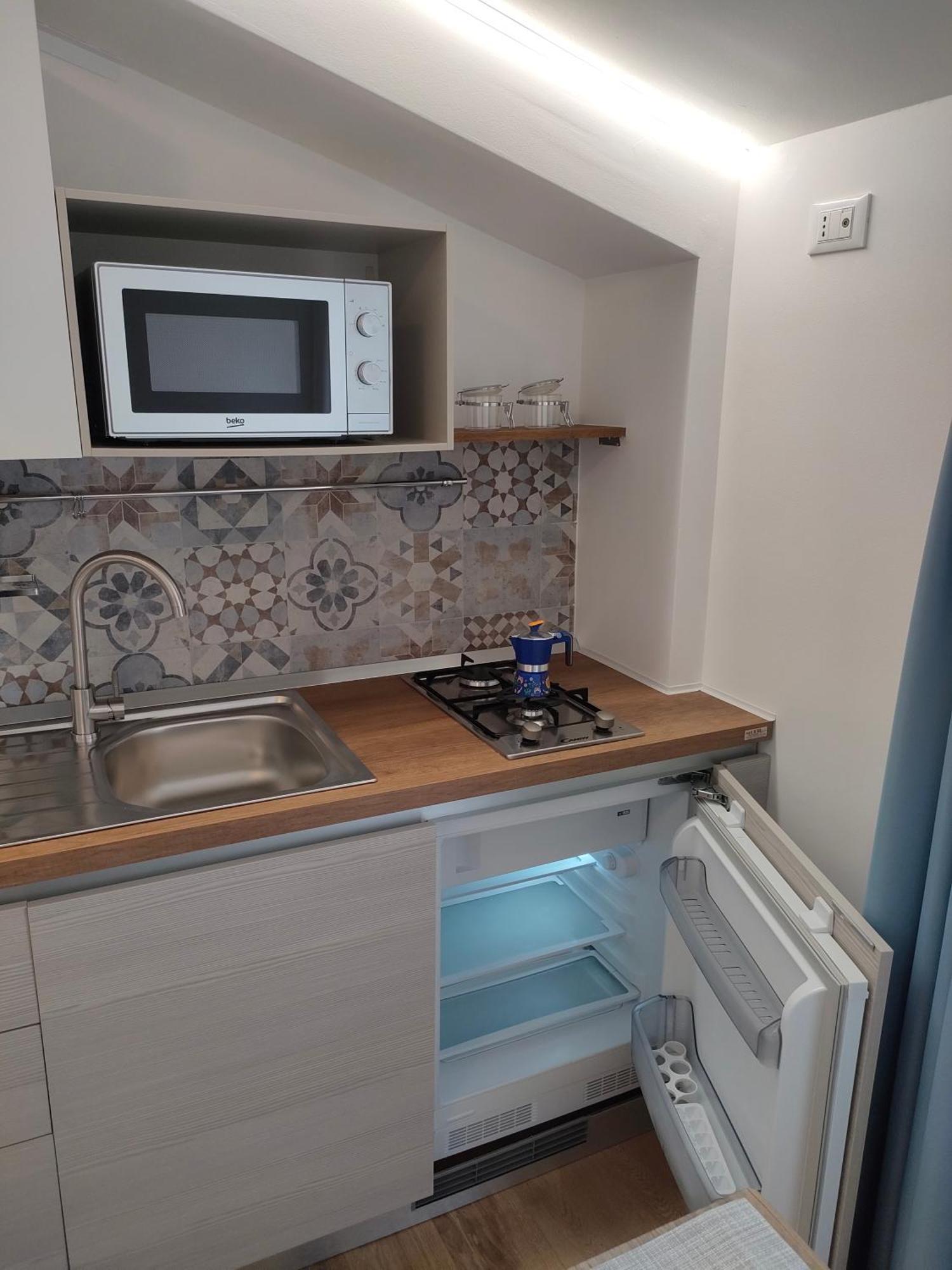Dh Studio Apartments كاستيلاّماري ديل غو المظهر الخارجي الصورة